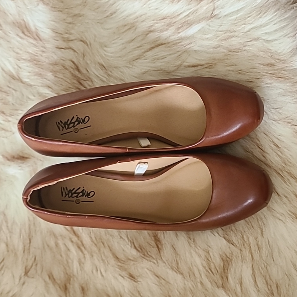 Heels - Picture 2 of 3